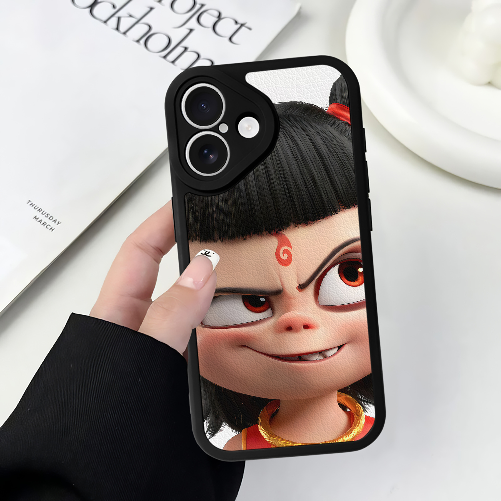 （画像用） Ne Zha 2 ナタ 魔童の大暴れ 【iPhone 16シリーズ対応】シリコンスマホケース（レザー調） 材質：シリコン